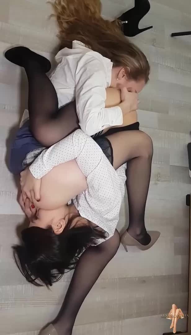 Shared Video by Lesbian Jerk with the username @LesbianJerk,  October 5, 2021 at 12:24 PM