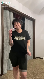 Video by Onlymilfs with the username @Onlymilfs,  November 22, 2020 at 9:01 AM. The post is about the topic Onlymilfvids and the text says 'Milf tik tok'