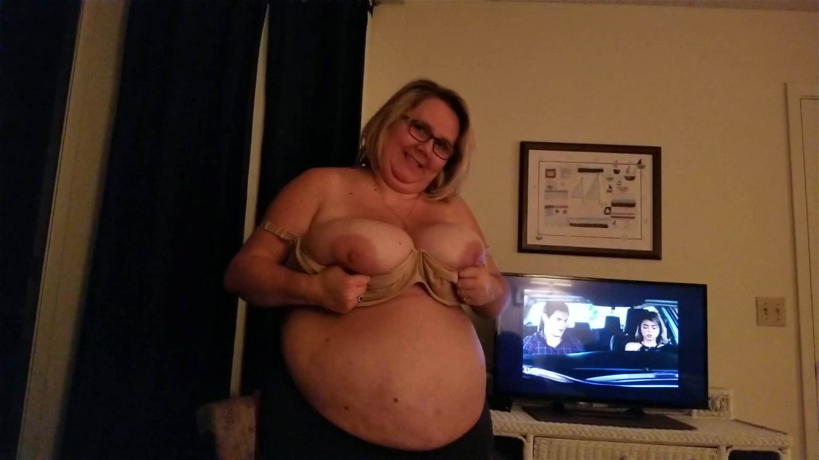 Video by PiratePaulie with the username @PiratePaulie, who is a verified user,  December 7, 2018 at 3:28 PM and the text says 'BBW Busty Wench Stripping'
