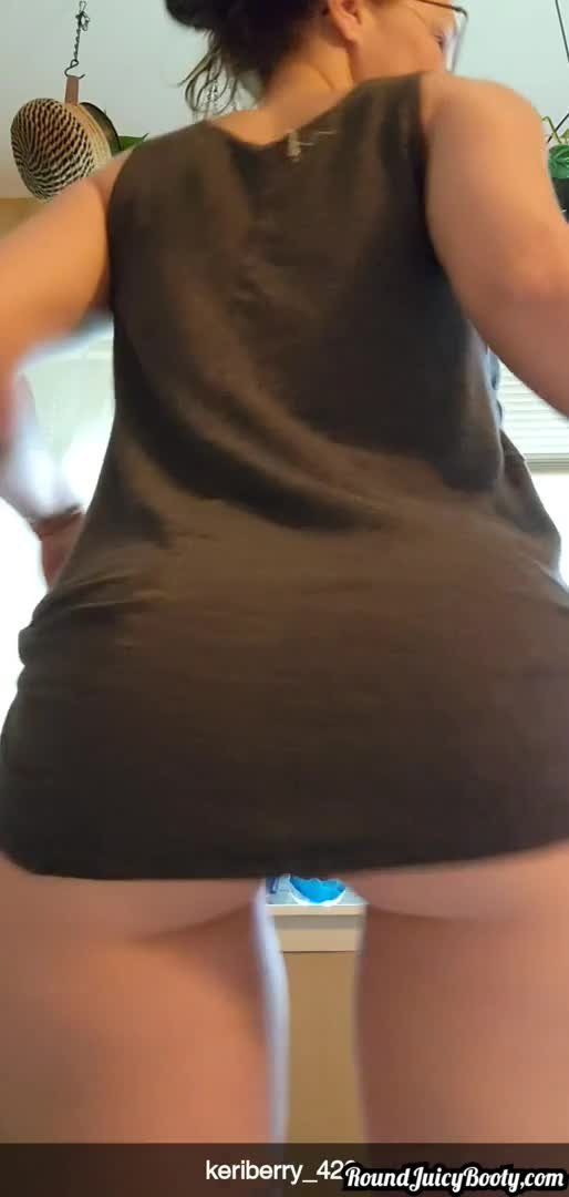 Video by Roundjuicybooty with the username @Roundjuicybooty,  September 23, 2021 at 5:12 PM. The post is about the topic Ass and the text says 'Naughty Nerd'