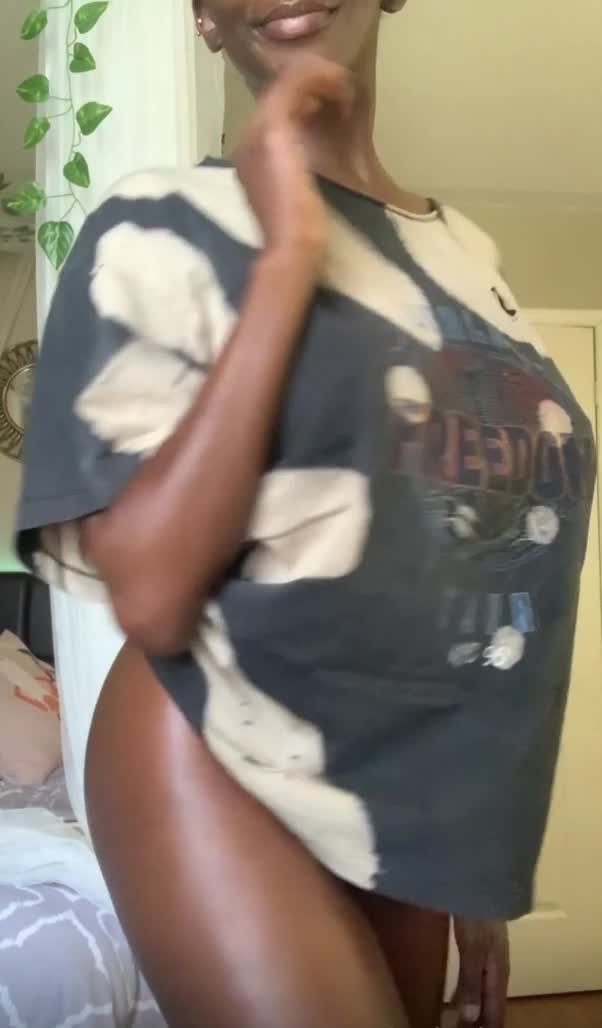 Video by ExcalibuR with the username @ExcalibuR,  June 4, 2022 at 6:53 PM. The post is about the topic Ebony and the text says '#DreamBabes'