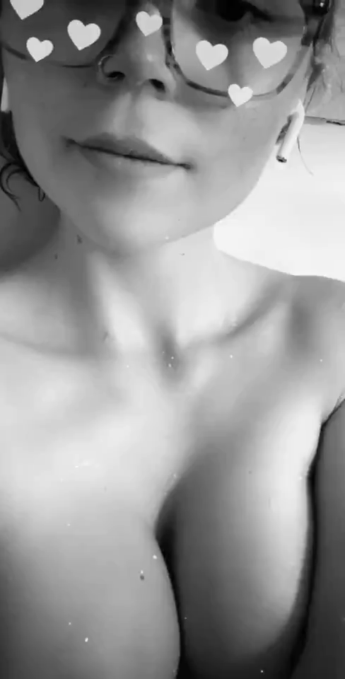 Video by Hazel Rose with the username @hazelro11790319, who is a star user,  August 17, 2020 at 8:32 PM. The post is about the topic Amateurs and the text says 'Who wants a free trial?! 😘'
