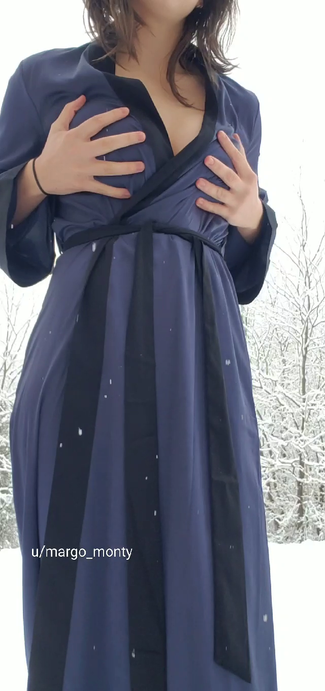 Video by Markus Dealer with the username @MarkusDealer,  September 11, 2020 at 12:43 PM. The post is about the topic Winter Cuteness and the text says 'Stunning girl in the snow'