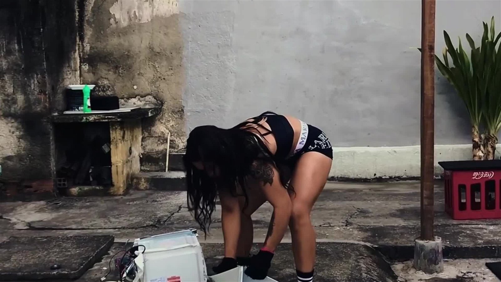 Video by MusclegirlStrength with the username @MusclegirlStrength, who is a brand user,  April 10, 2024 at 11:58 AM and the text says 'Muscle Crushes Microwave! Insane Feat of Strength by Glauce!: StrongWomanCrushing.com

#musclegirl #musclegirllove #femalemuscle #femalemuscles #featsofstrength #MuscleCrushMonday #PowerfulPulverizers #BrawnAndBeauty'