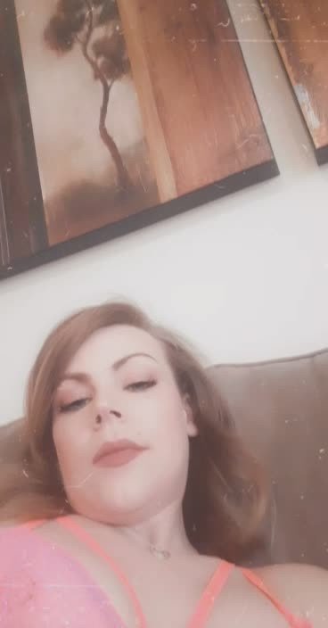 Video by Bratney Spears with the username @xbratneyspearsx, who is a star user, posted on February 9, 2021 and the text says '💕💕💕'
