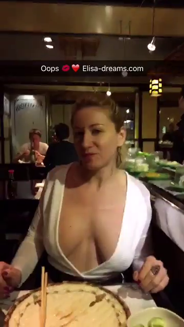 #boobs  #out  #flash  #restaurant
