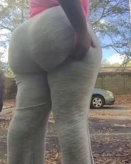 luvtittyandbbw:Big Stupid Ass!!!