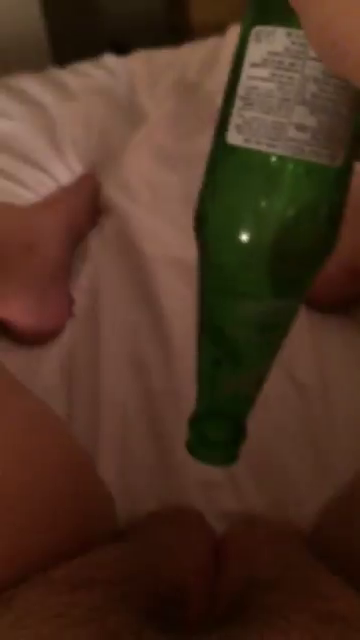 pretendingclassylady:

Soda bottle video as promised. Anyone want to come play?